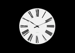 New Arne Jacobsen Roman Vægur Ø29 cm hvid/sort | Køb her