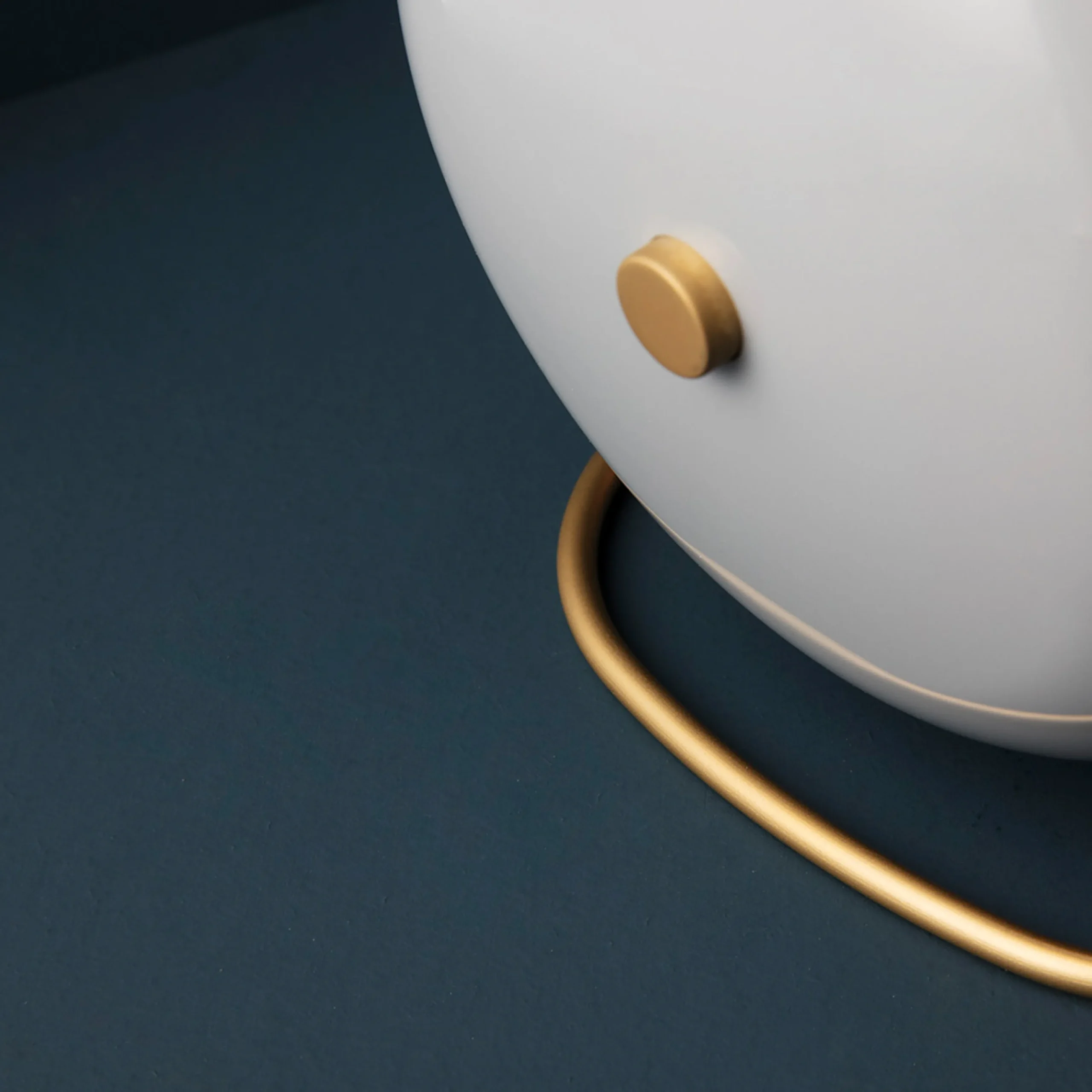 Clearance Arne Jacobsen Station Bordur Ø11 cm grå/hvid | Køb her