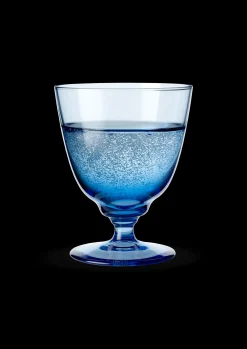 Discount Holmegaard Glas på fod 35 cl i blå fra serien Flow | Køb her