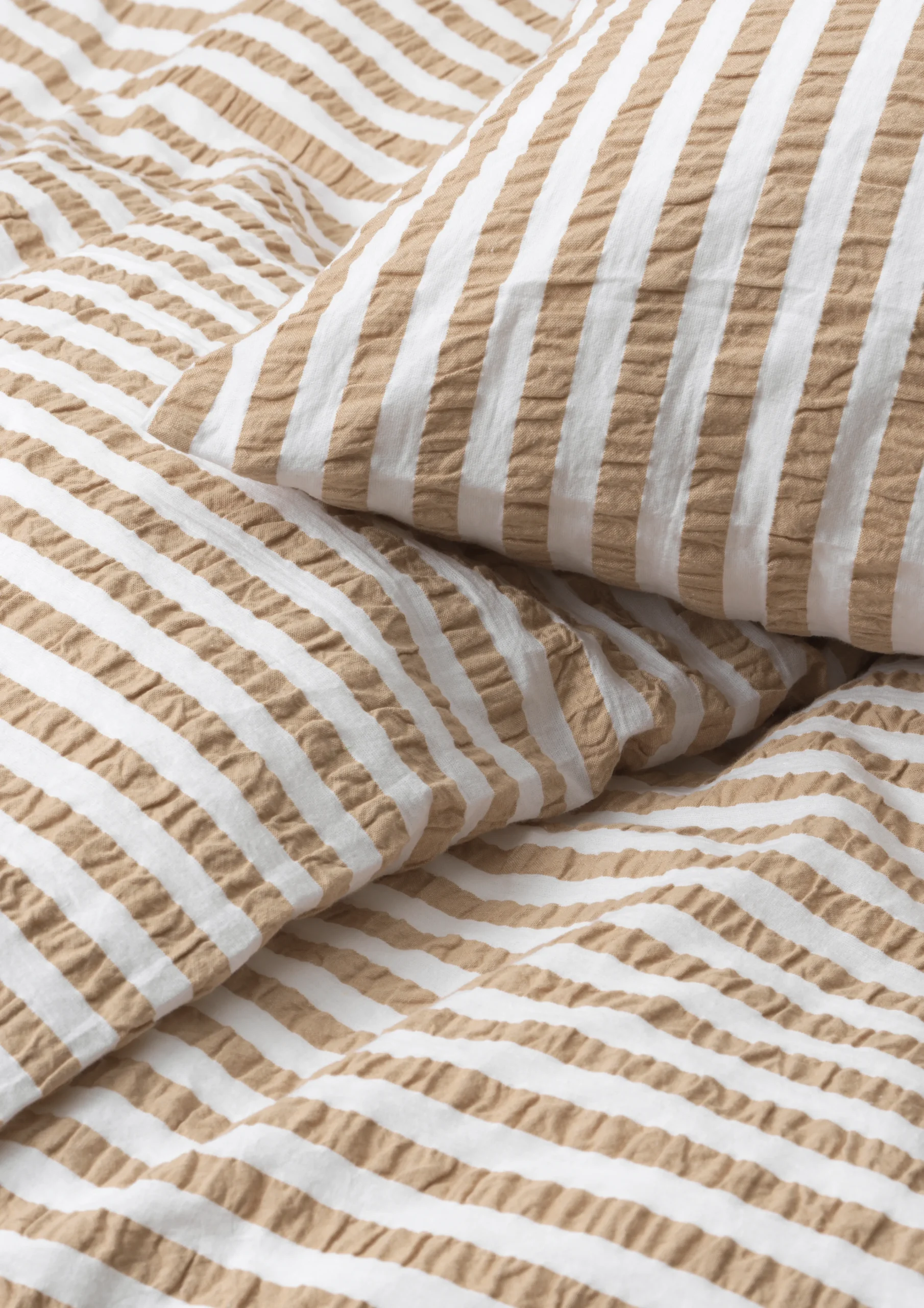 Clearance JUNA Bæk&Bølge Lines Sengetøj 150x210cm sand/hvid - Køb her