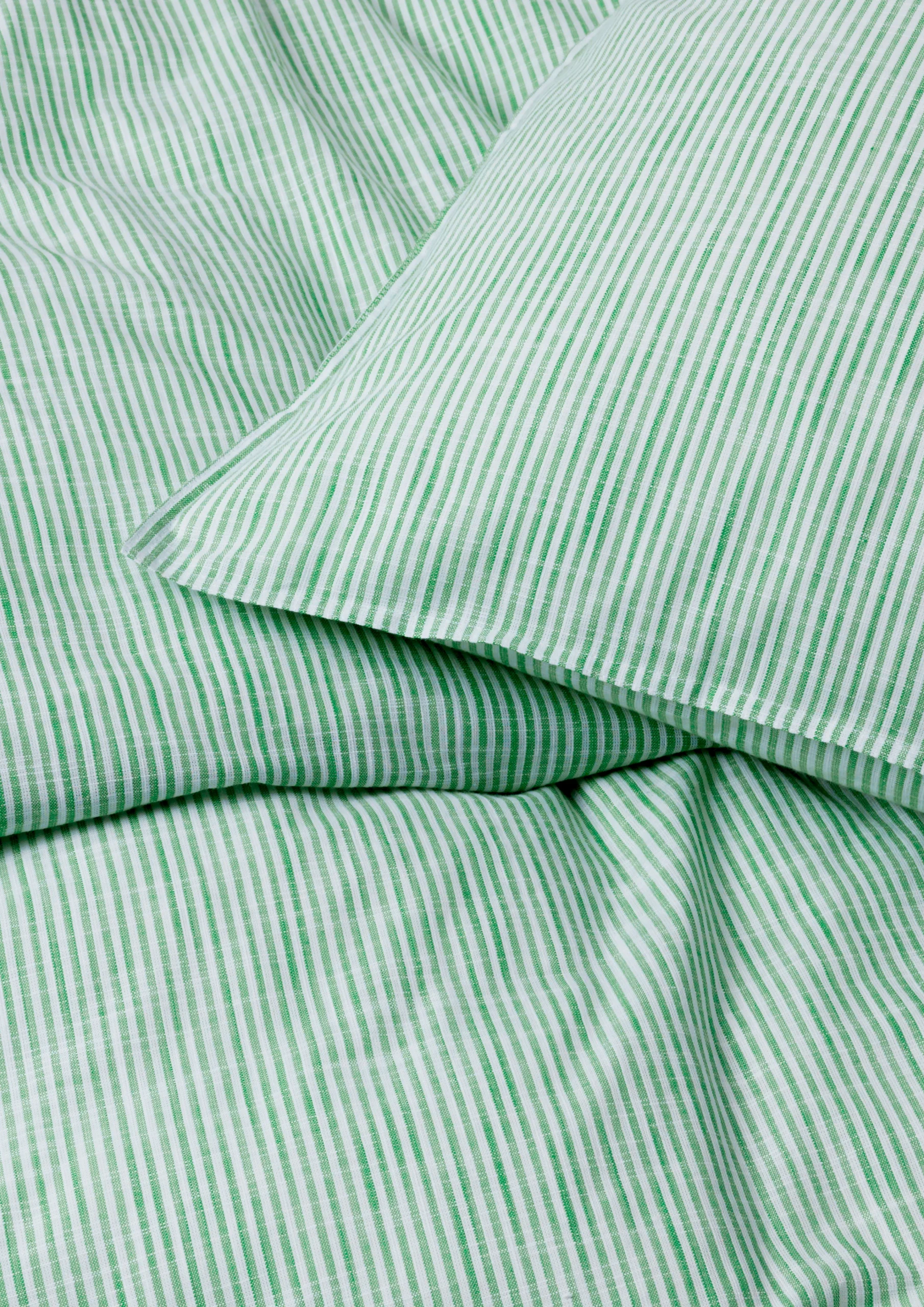 Discount JUNA Monochrome Lines Sengetøj 200x220cm grøn/hvid | Køb her