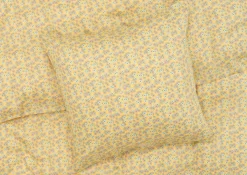 Discount JUNA Pleasantly Sengetøj 140x220 cm gul DK | Køb her