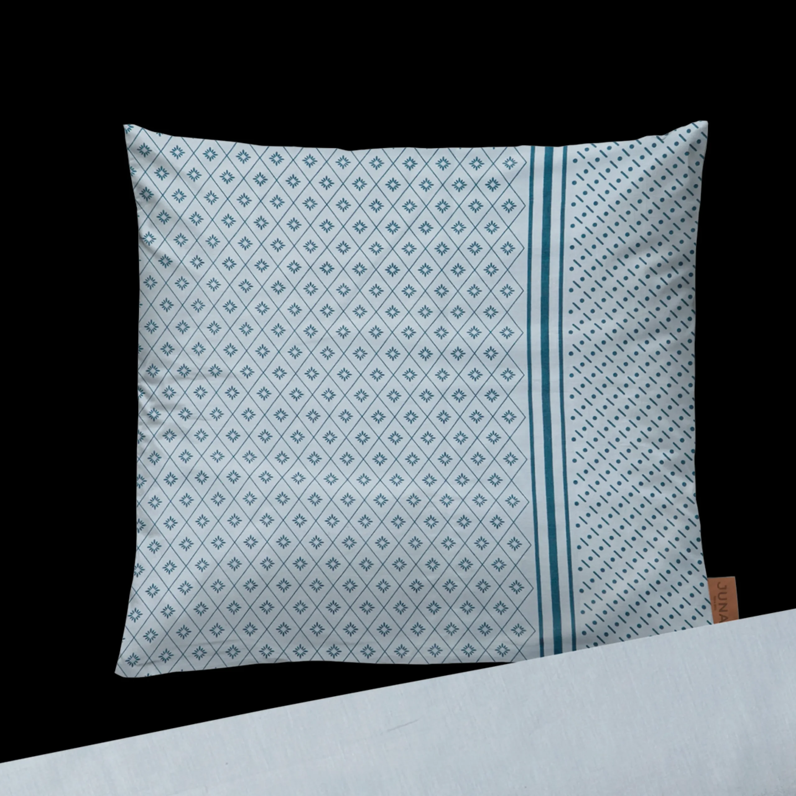 Clearance JUNA Pudebetræk 60x50 cm i blå fra serien Travel | Køb her