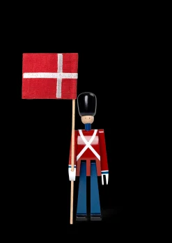 Clearance Kay Bojesen Fanebærer mini i rød fra serien Figurines