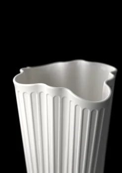 Best Kähler Unfold Vase H20.5 cm i hvid fra serien Hammershøi