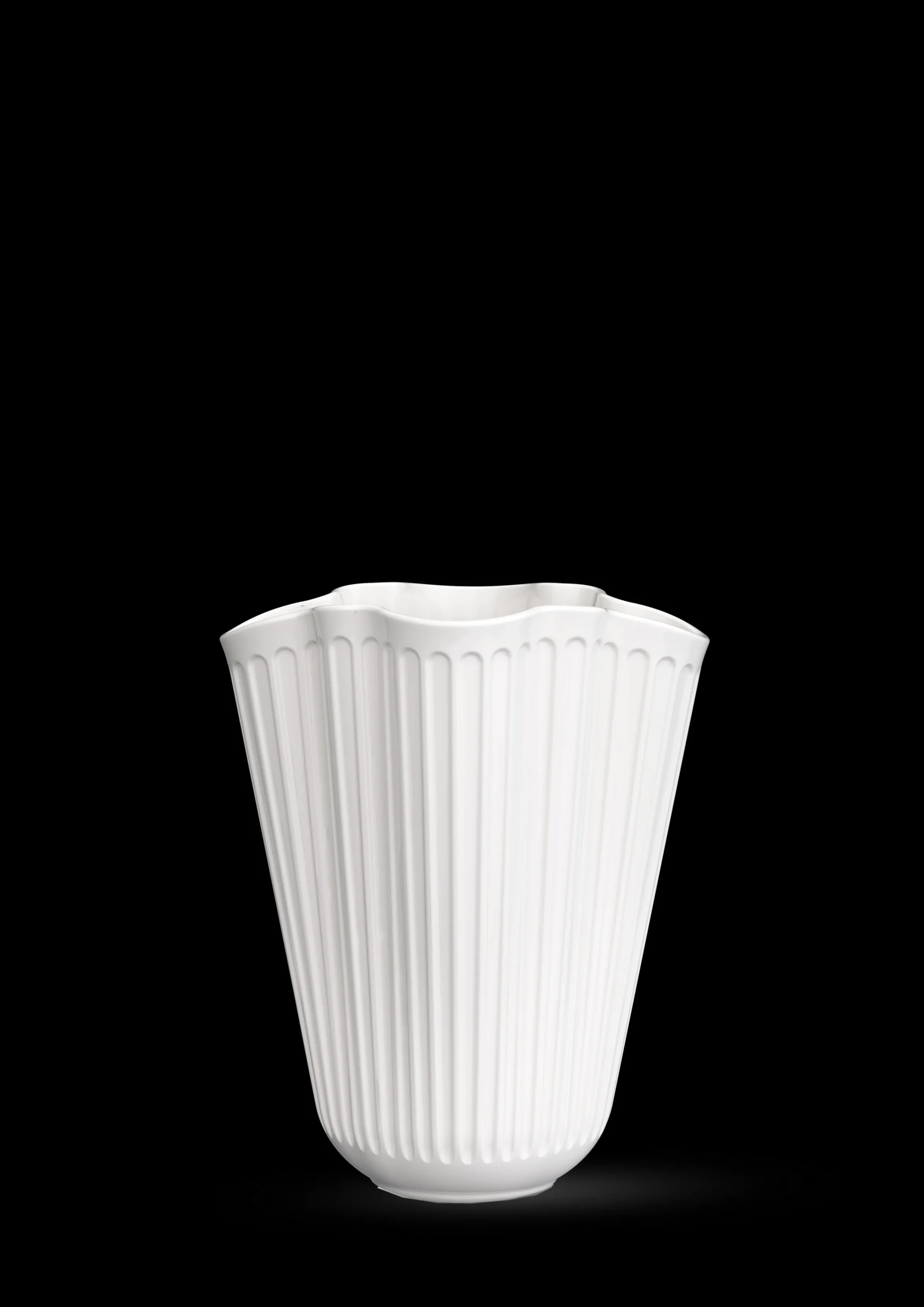 Best Kähler Unfold Vase H16.5 cm i hvid fra serien Hammershøi