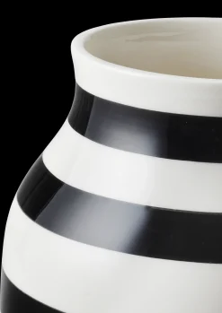 Clearance Kähler Vase H20 cm i sort fra serien Omaggio | Køb her